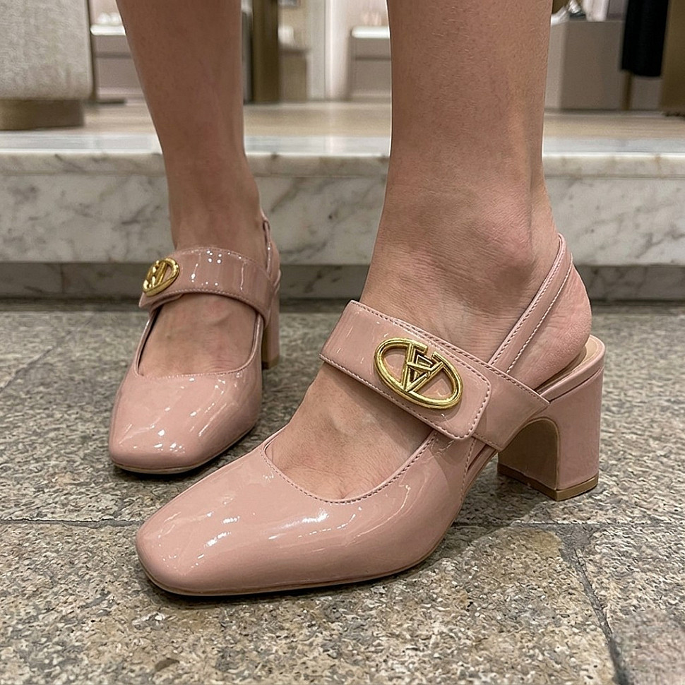 Как отличить оригинальную обувь Valentino от подделки?