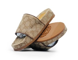 Gucci Slippers Brown Logo