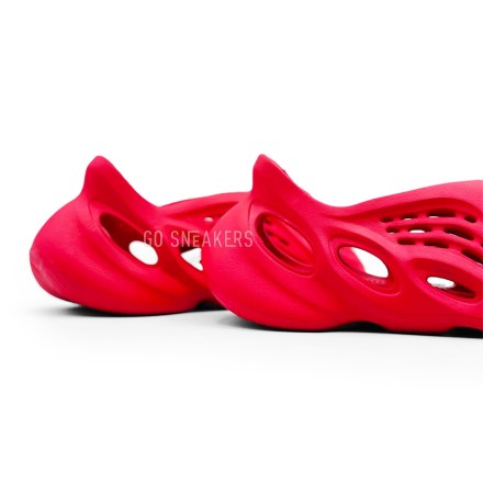 Унисекс кроссовки для бега Adidas Yeezy Foam Runer Red Multi