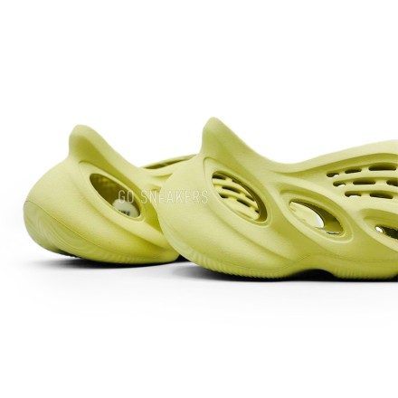 Унисекс кроссовки для бега Adidas Yeezy Foam Runer Yellow Multi