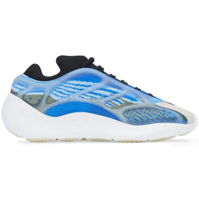 Womens discount yeezys 700