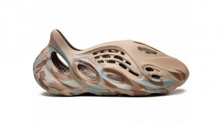 Унисекс кроссовки для бега Adidas Yeezy Foam Runner MX Sand Grey