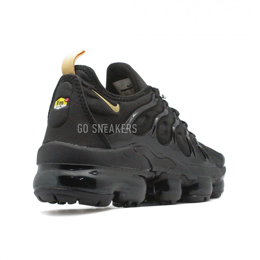 nike vapormax plus black and gold womens