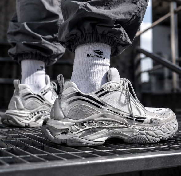 Унисекс кроссовки Balenciaga Triple S.2 Sneakers in Gradient Grey