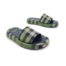 Burberry Flip-flops Green