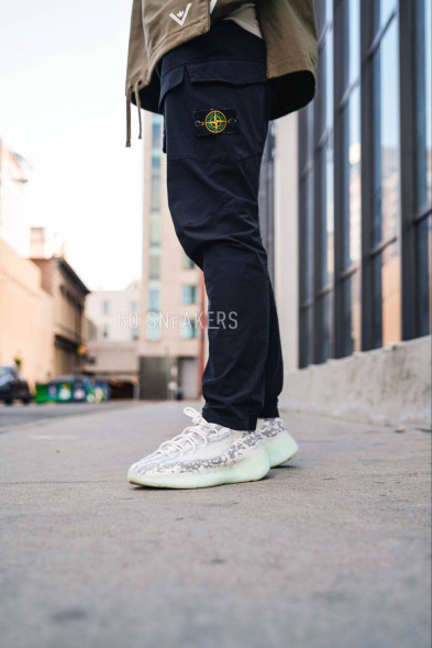 Женские кроссовки Adidas Yeezy Boost 380 Alien