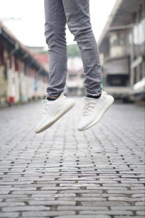 Женские кроссовки Adidas Yeezy Boost 350 Cream White
